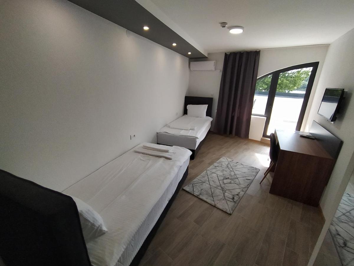 Prenociste Srebrno Jezero Hotel Veliko Gradište Exterior foto